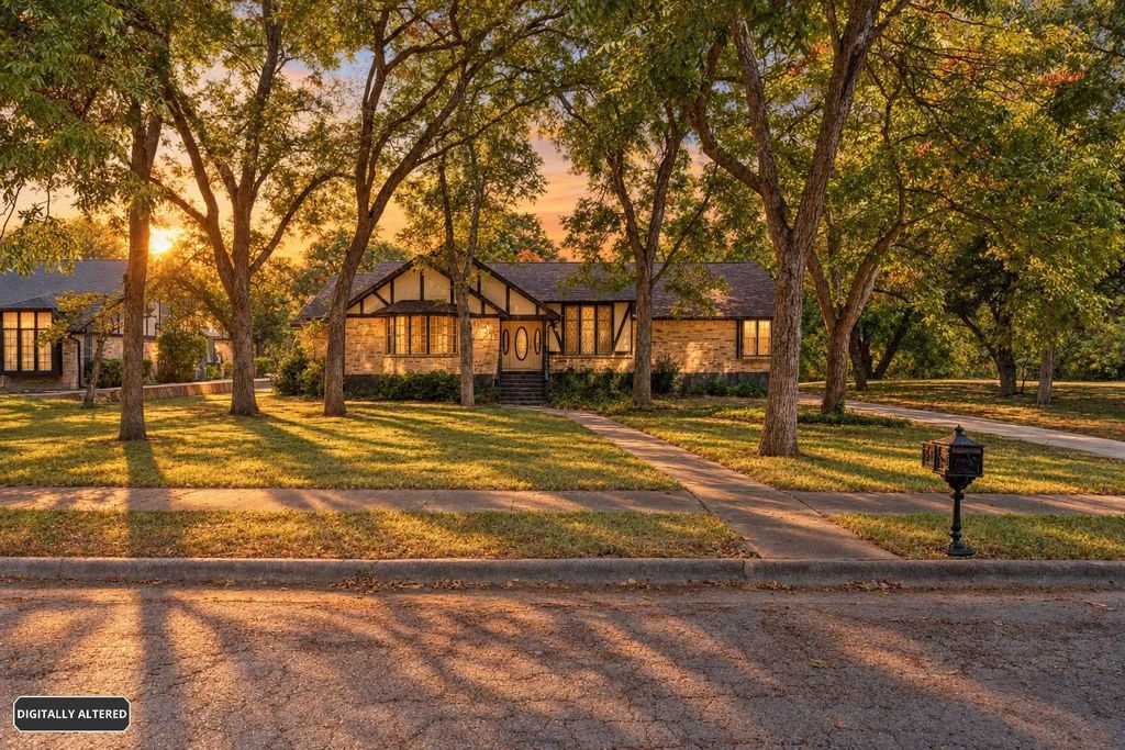 249 Creekwood Drive, Lancaster