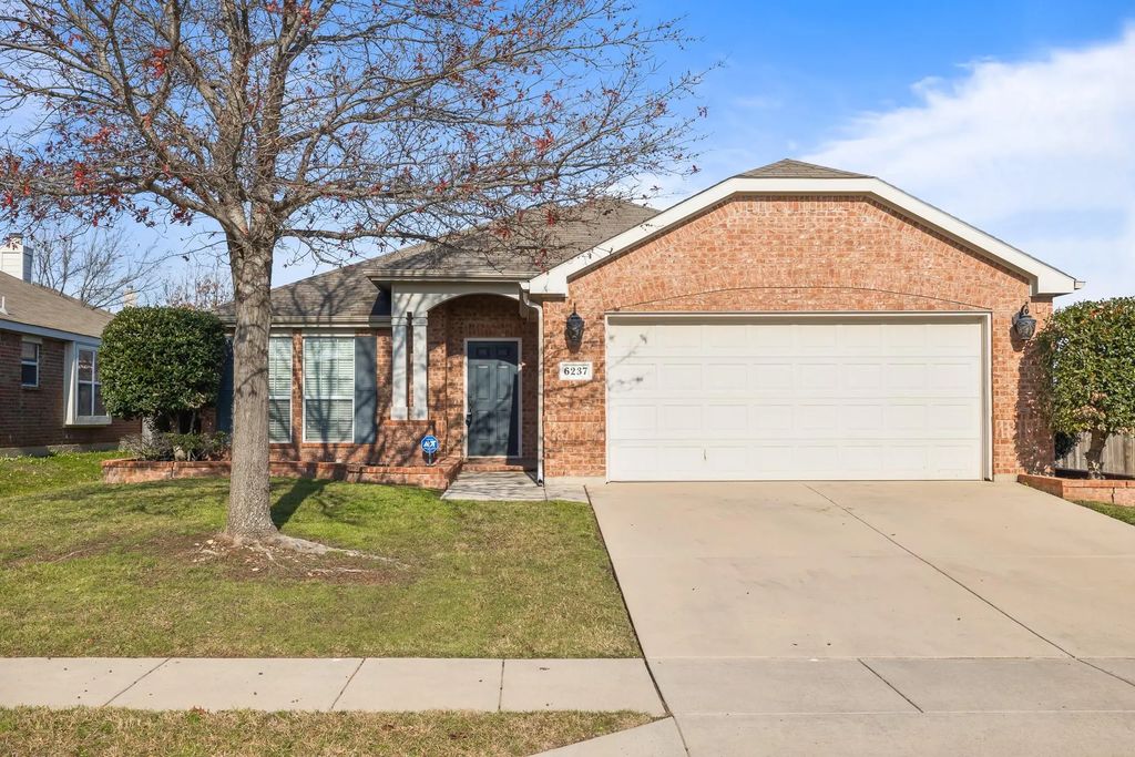 6237 Chalk Hollow Drive, Fort Worth