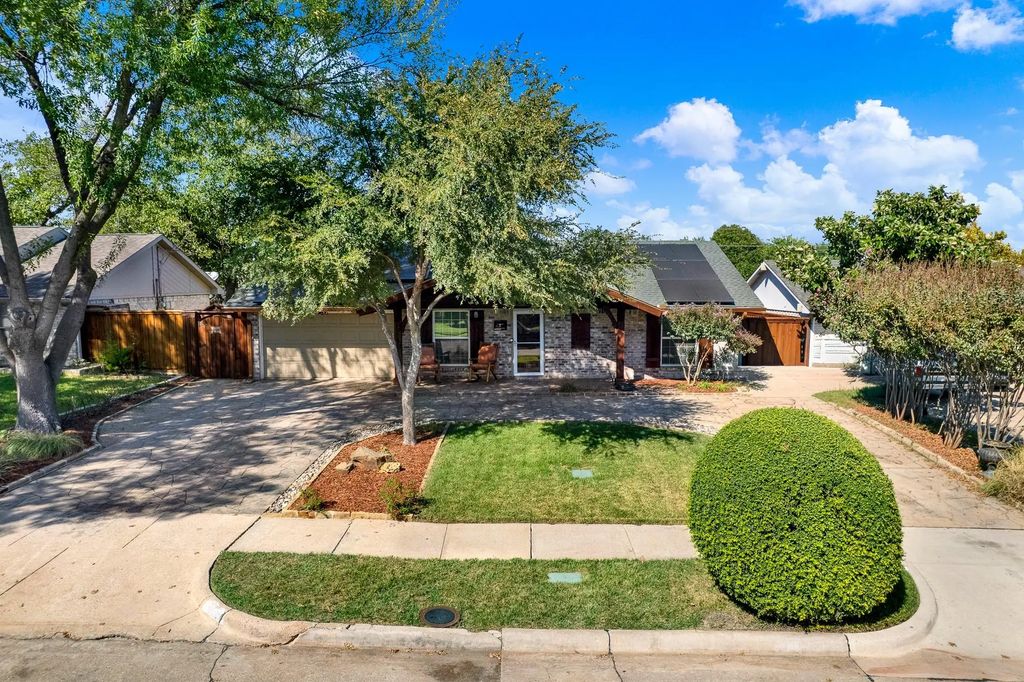 1405 Williamsburg Drive, Plano