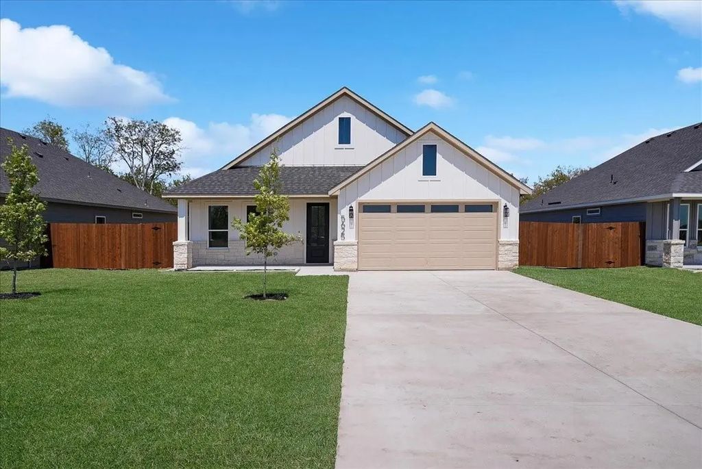 5625 Oak Grove Road N, Fort Worth