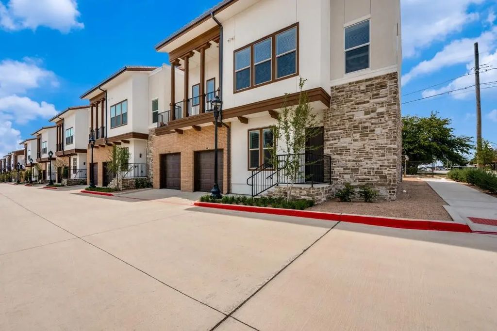 5885 Calmont Avenue 5105, Fort Worth