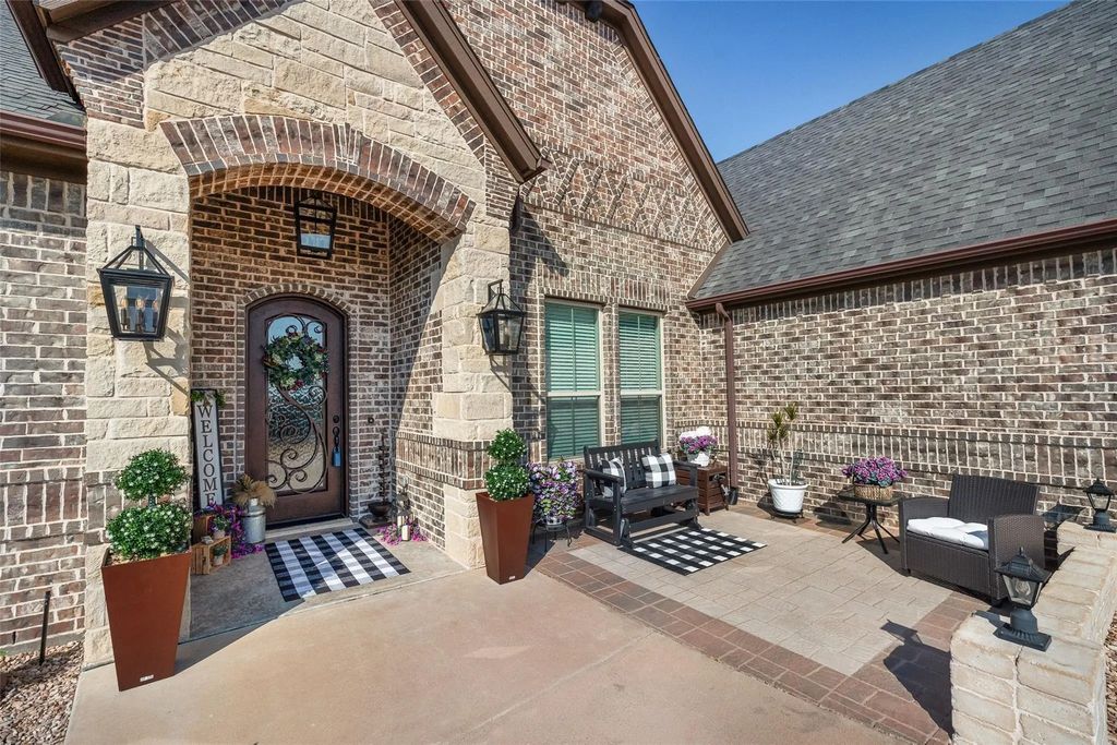329 Kenyon Court, Granbury