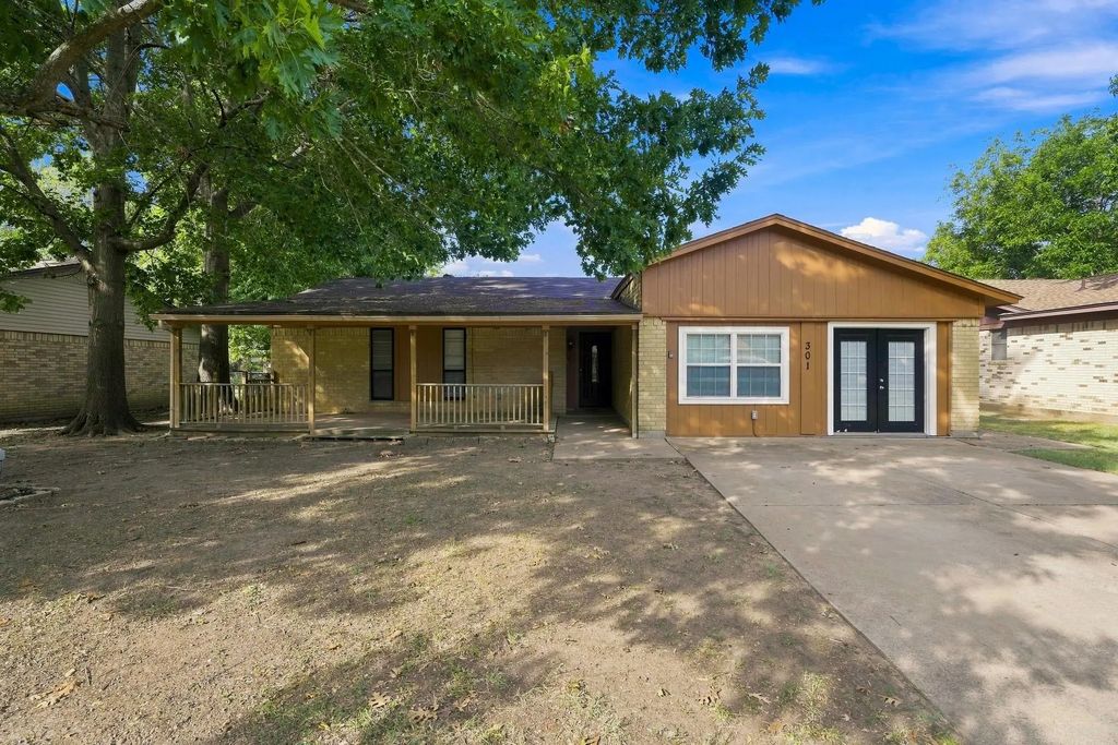 301 Suzanne Terrace, Burleson