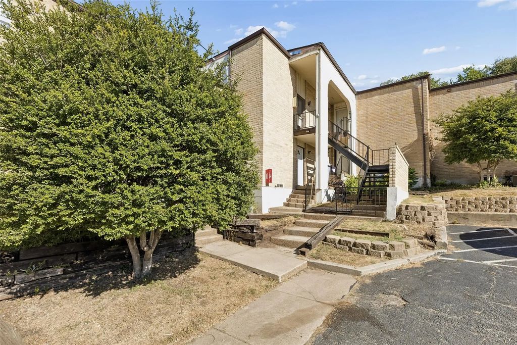 6032 Westridge Lane 212, Fort Worth