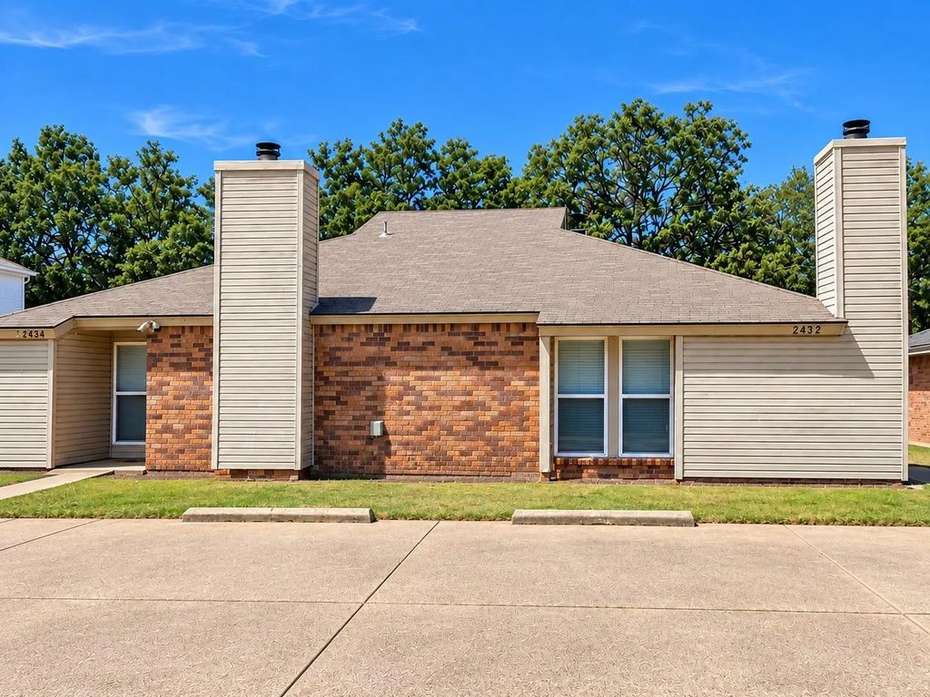 2432 Windy Pine Lane, Arlington