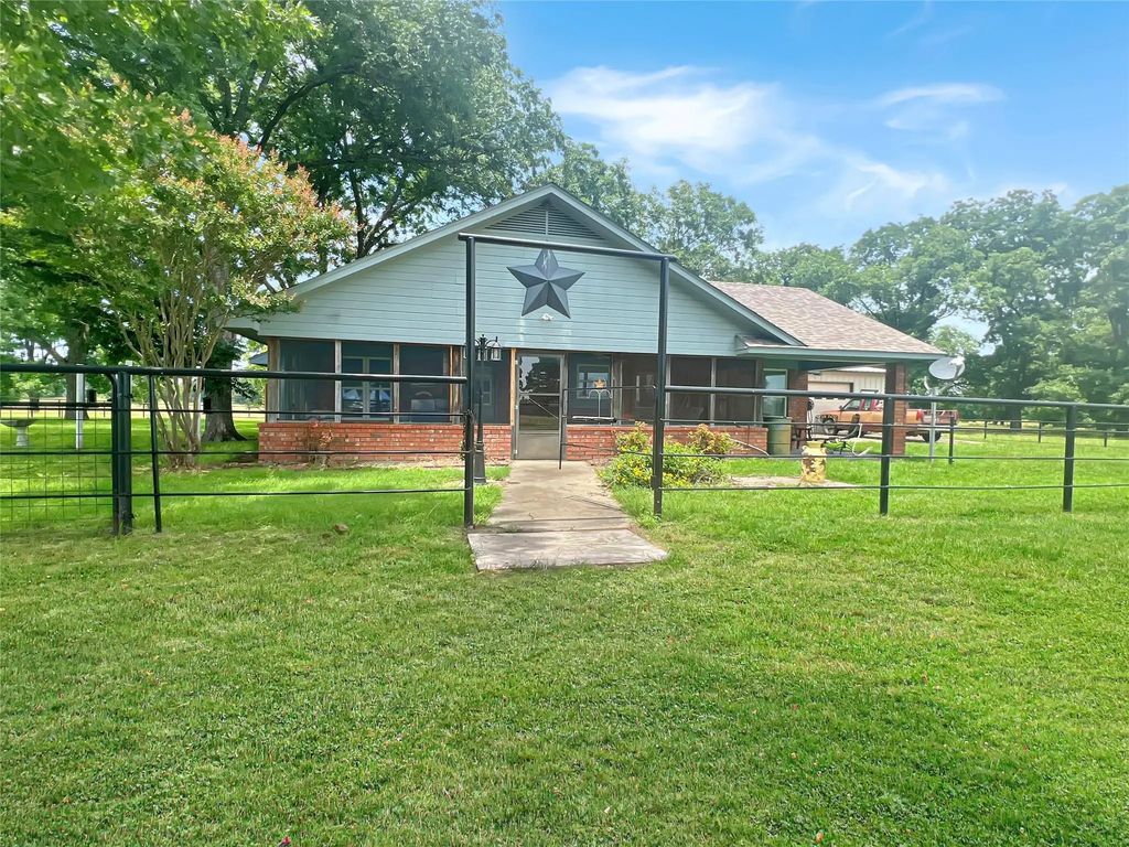 695 County Road 1210, Lake Creek
