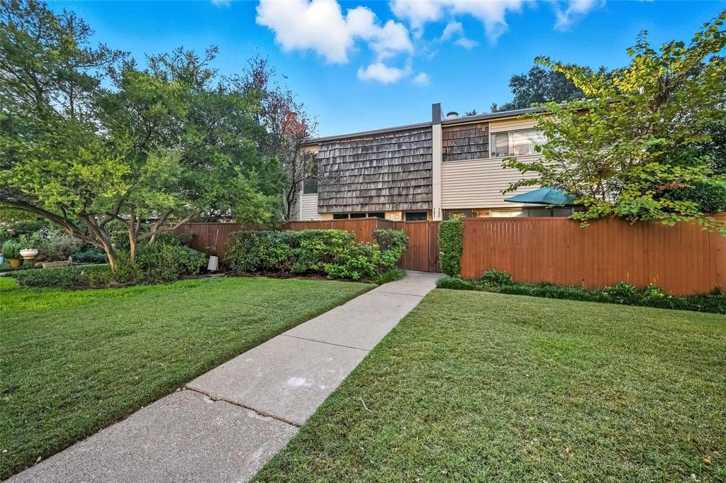 2702 Douglas Avenue 121, Dallas