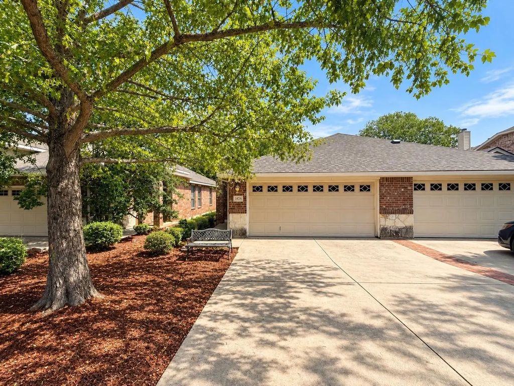 1426 Ravenwood Drive, Mansfield