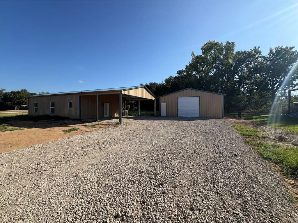 644 Comanche, Quitman