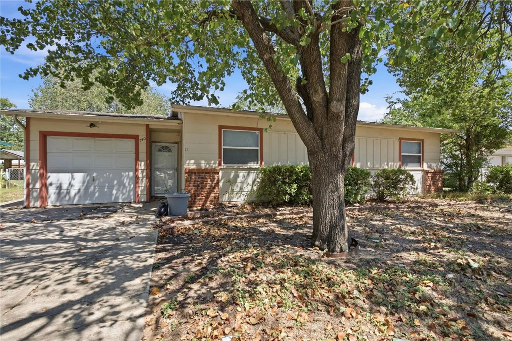 740 Thomas Avenue, Hurst