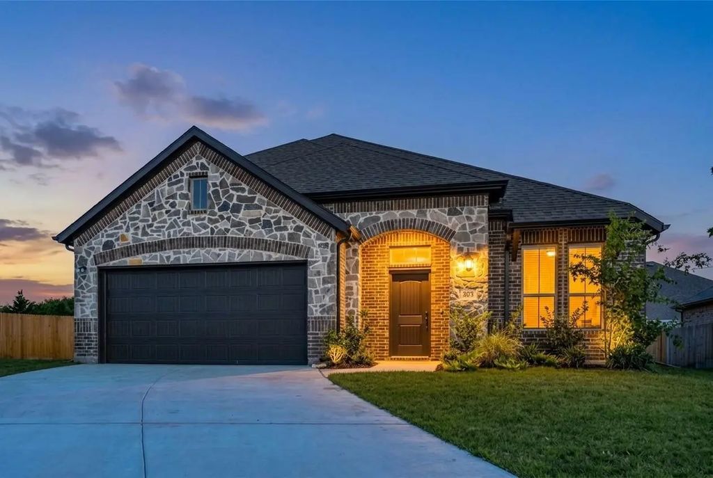 303 Maltese Drive, Red Oak