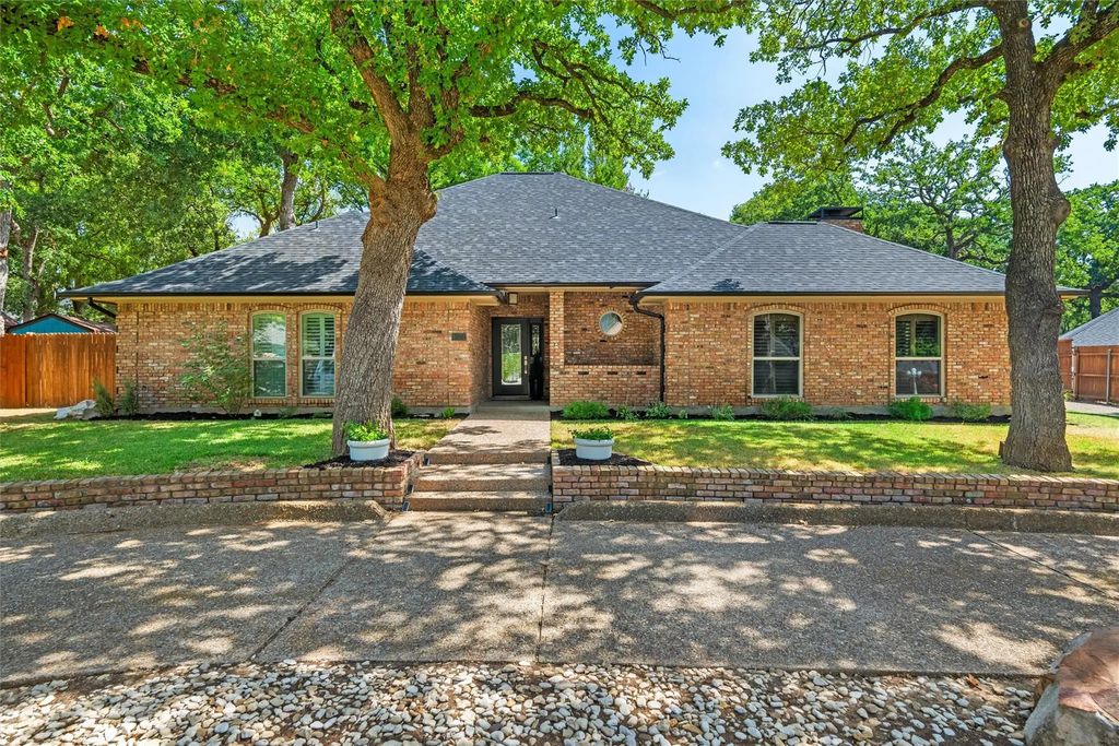 1022 Chasemore Drive, Mansfield