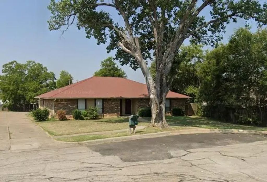 309 Christie Court, Irving