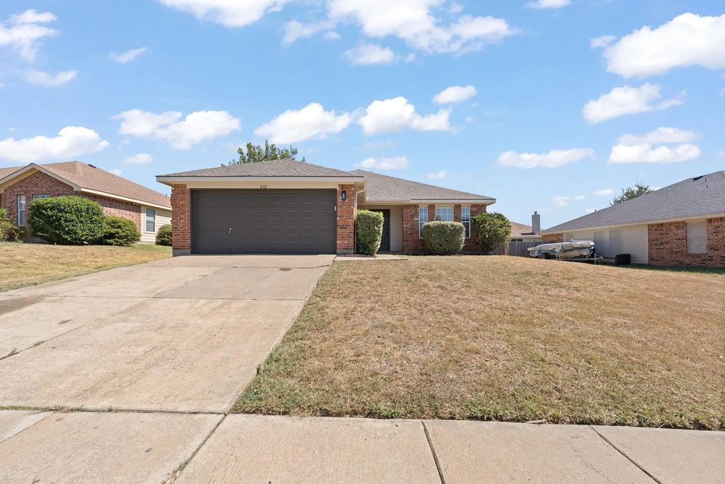 832 Beaver Creek Drive, Burleson