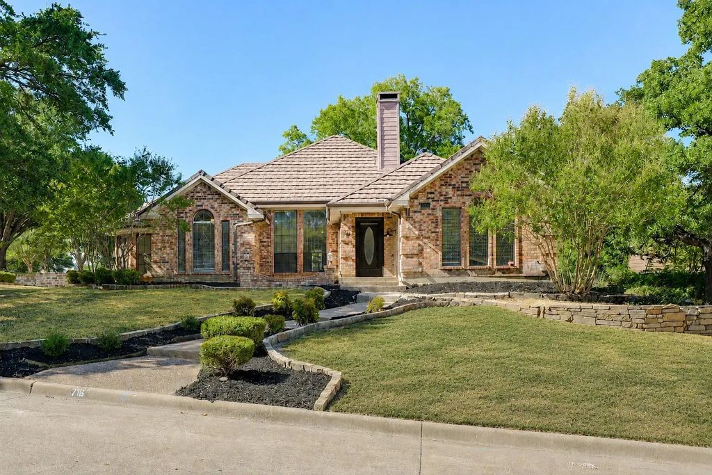 716 Ashley Drive, Hurst