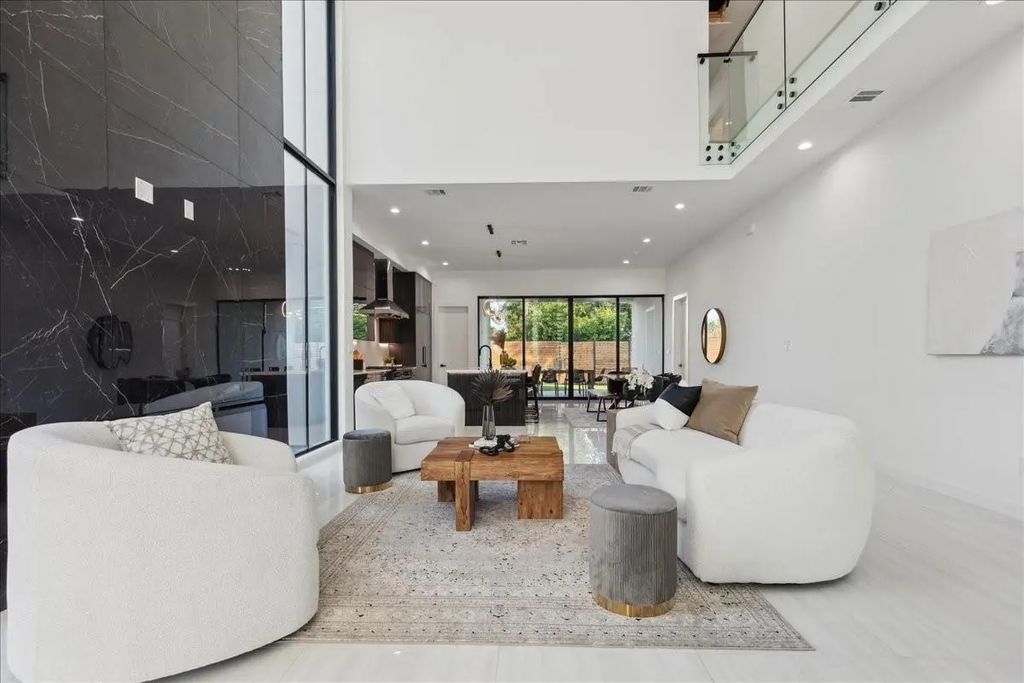 3828 Eaton Drive, Dallas