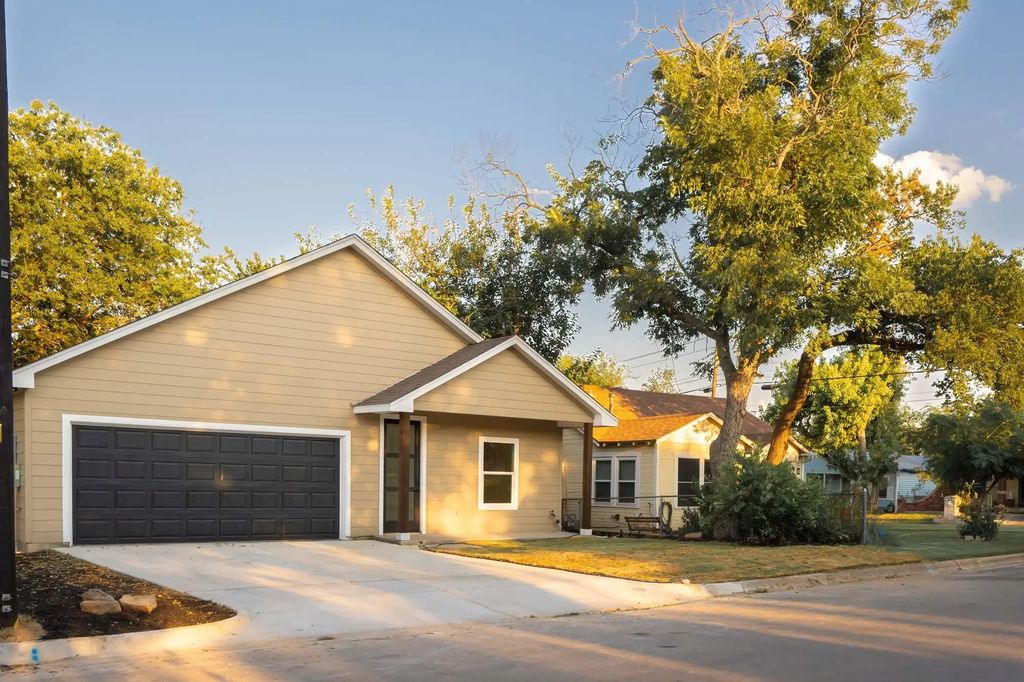 321 S Rusk, Weatherford