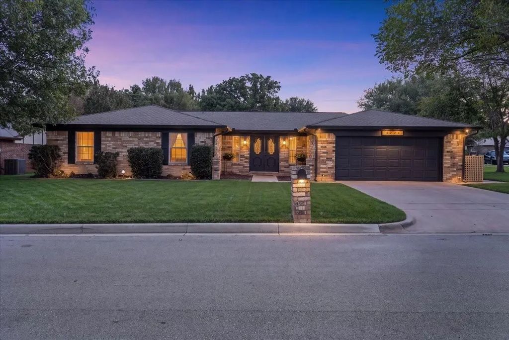 8224 Pearl Street, North Richland Hills
