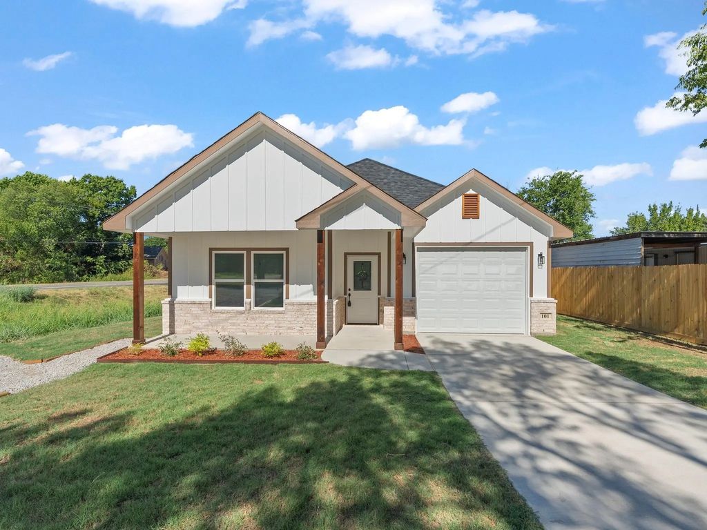 101 N Oak Street, Ector
