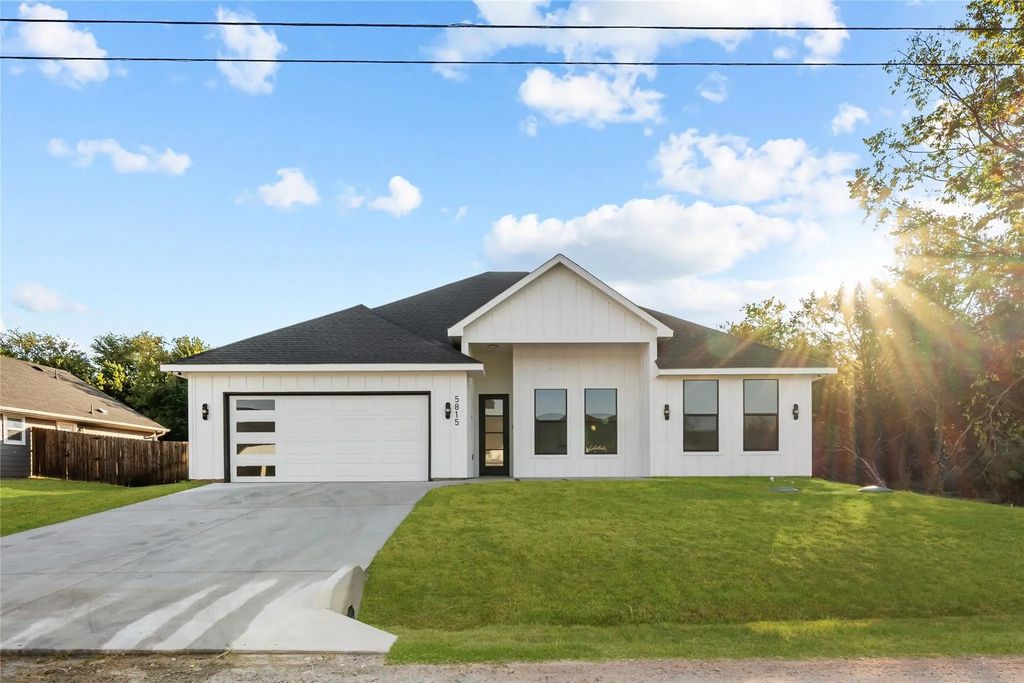 5815 Belaire Circle, Granbury