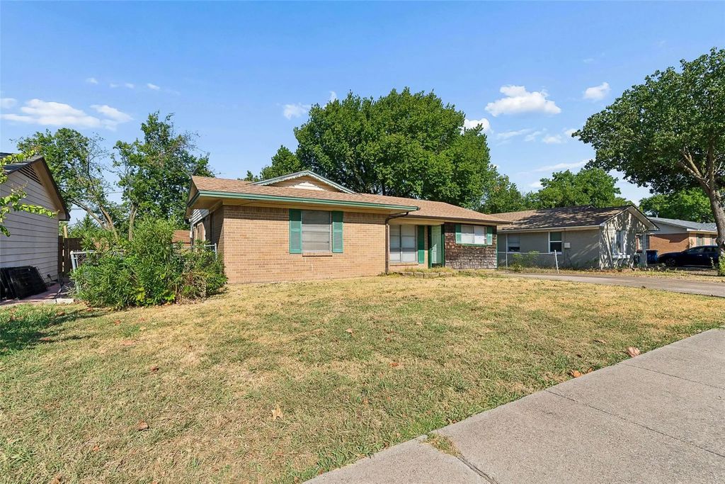 902 Mardi Gras Lane, Wylie