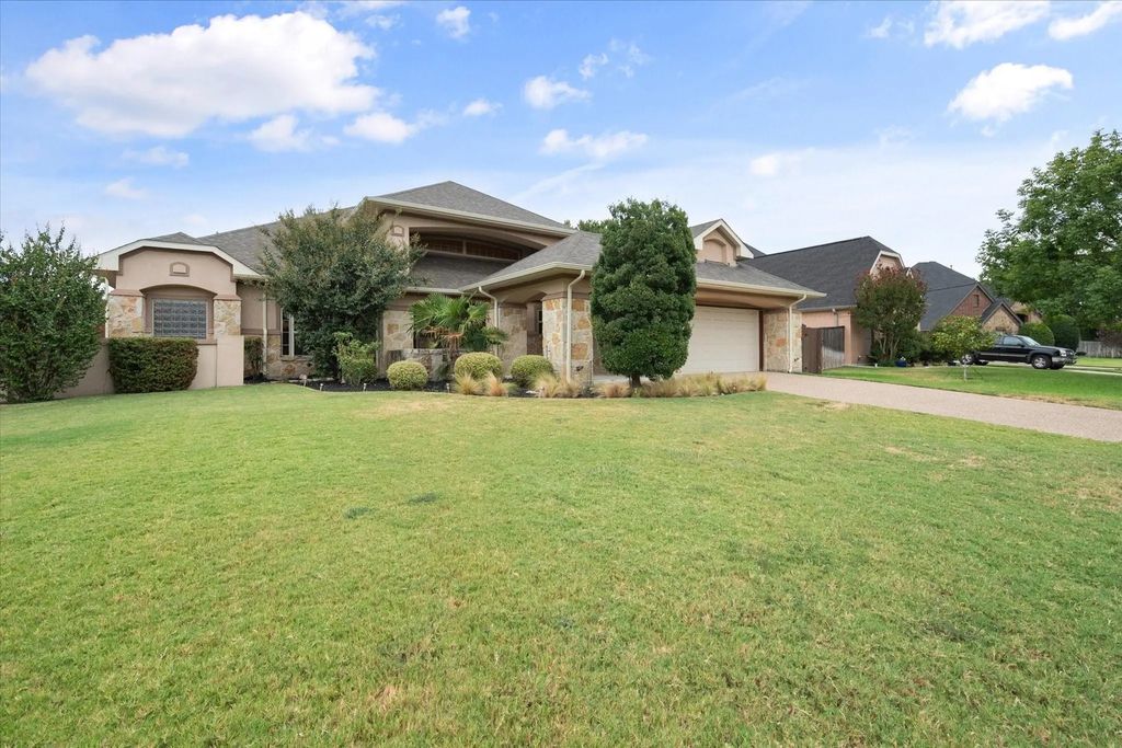 2509 Thoroughbred Lane, Mansfield