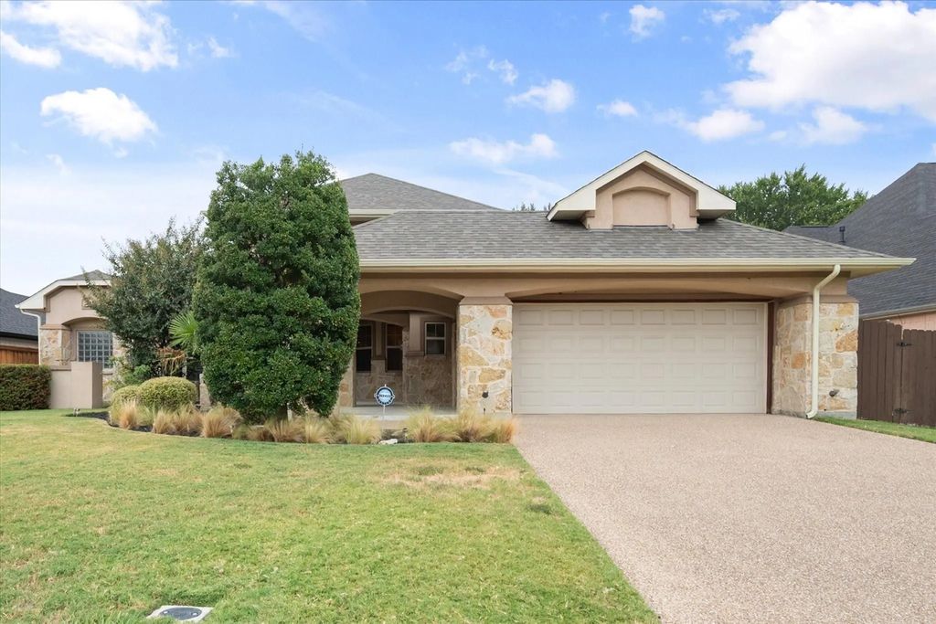 2509 Thoroughbred Lane, Mansfield