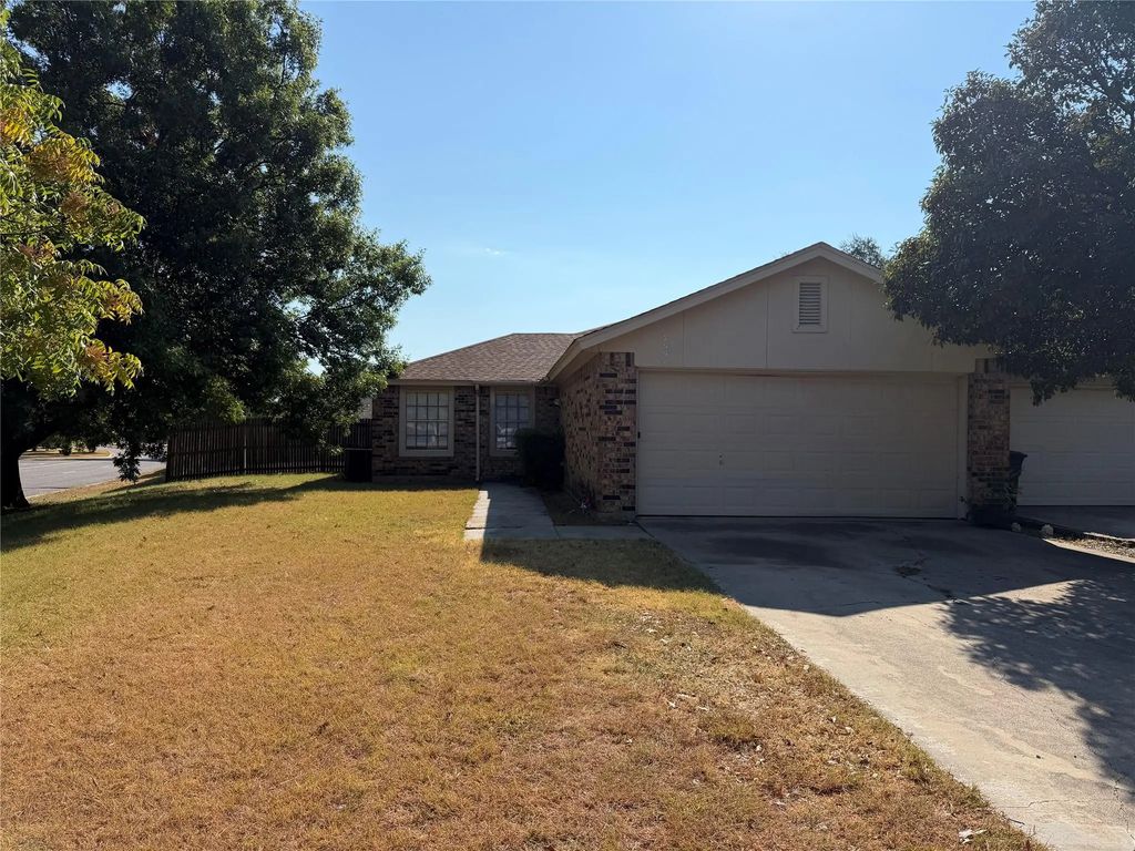 7551 Boxwood Court, Fort Worth