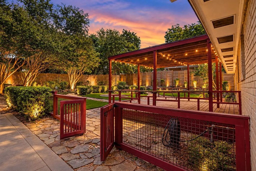 10035 Woodgrove Drive, Dallas