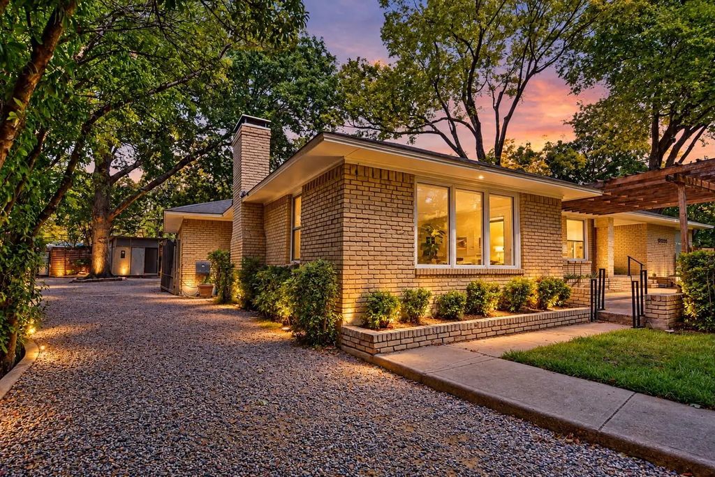 10035 Woodgrove Drive, Dallas