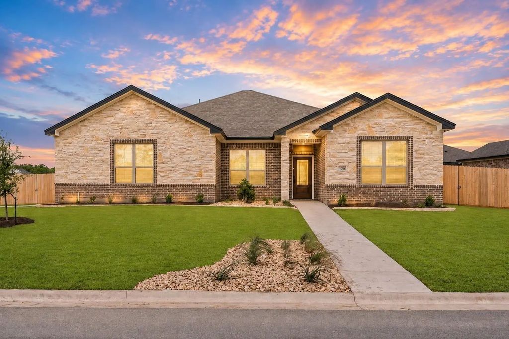 126 Lasso Loop, Lorena