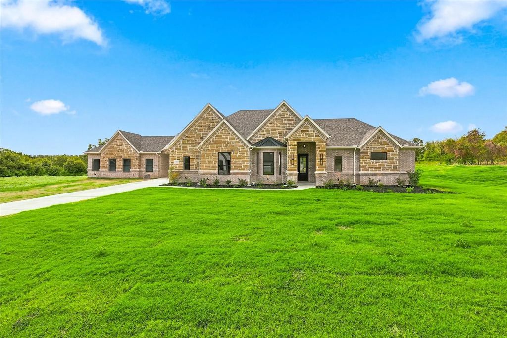 1005 Andy Ranch Court, Azle