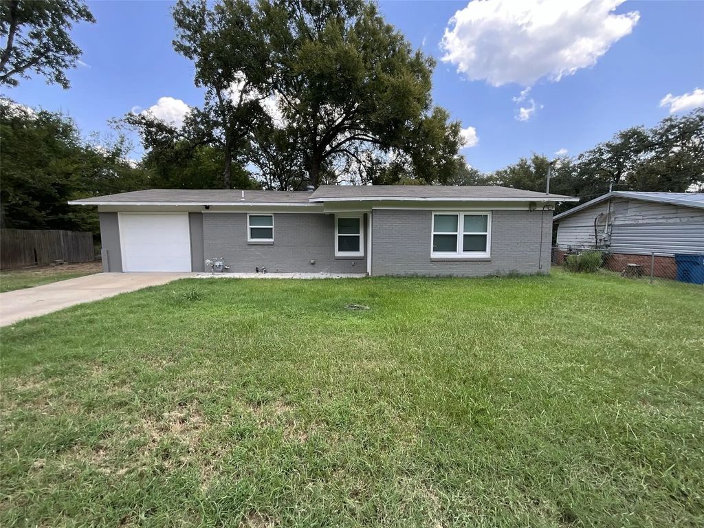 608 N Cedar Street, Malakoff