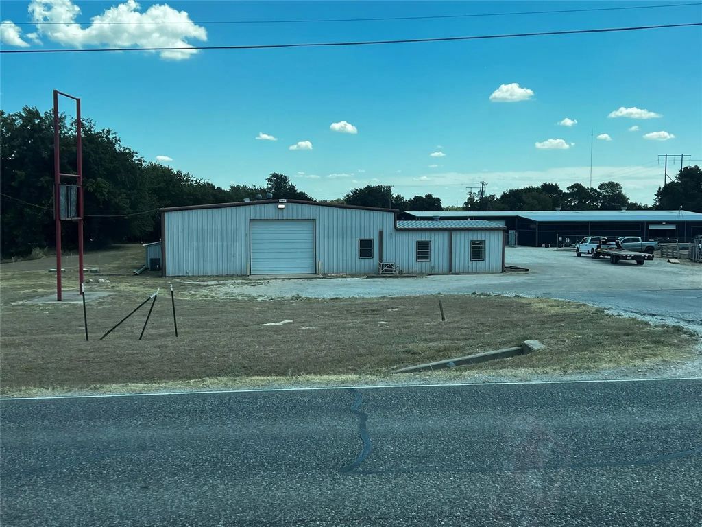 1806 N Main Street, Weatherford
