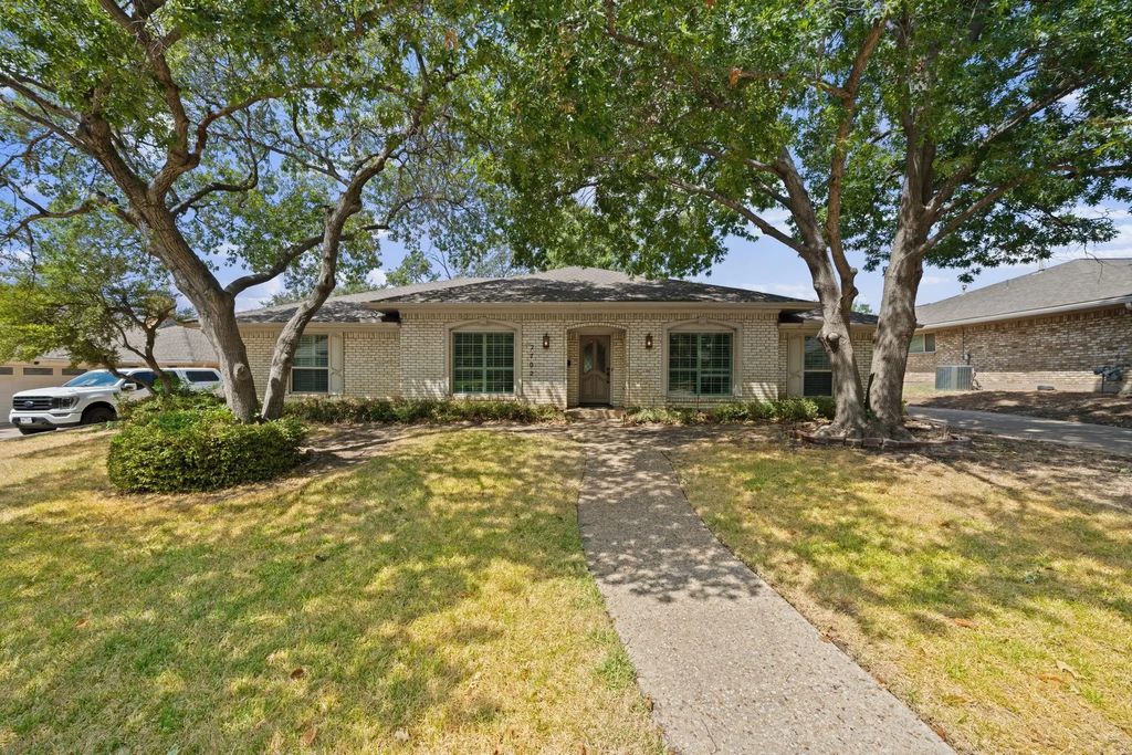 2702 Wagonwheel Drive, Carrollton