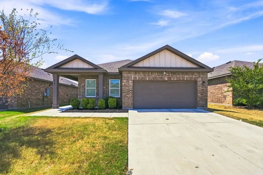 8405 Hawkview Drive, Fort Worth