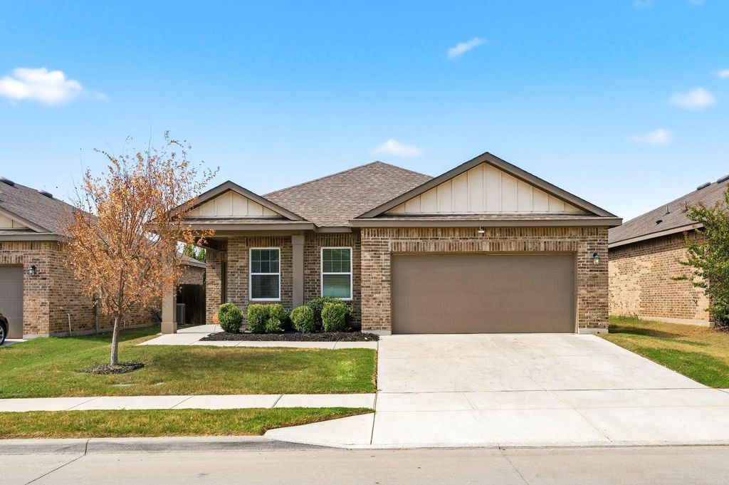 8405 Hawkview Drive, Fort Worth