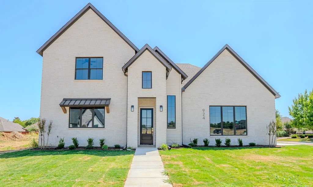 924 Claystone Ridge Drive, Fort Worth