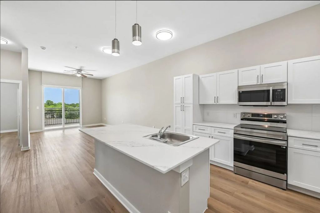 3522 Main Street 303, Rowlett