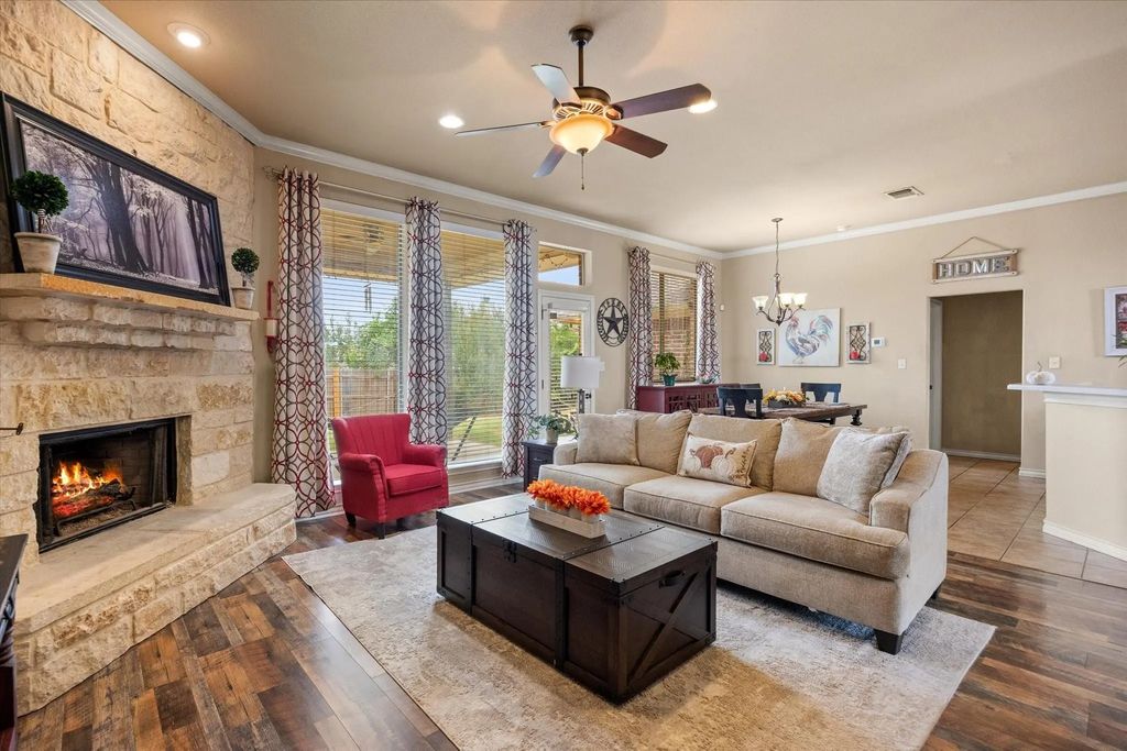 2804 Tour Court, Granbury