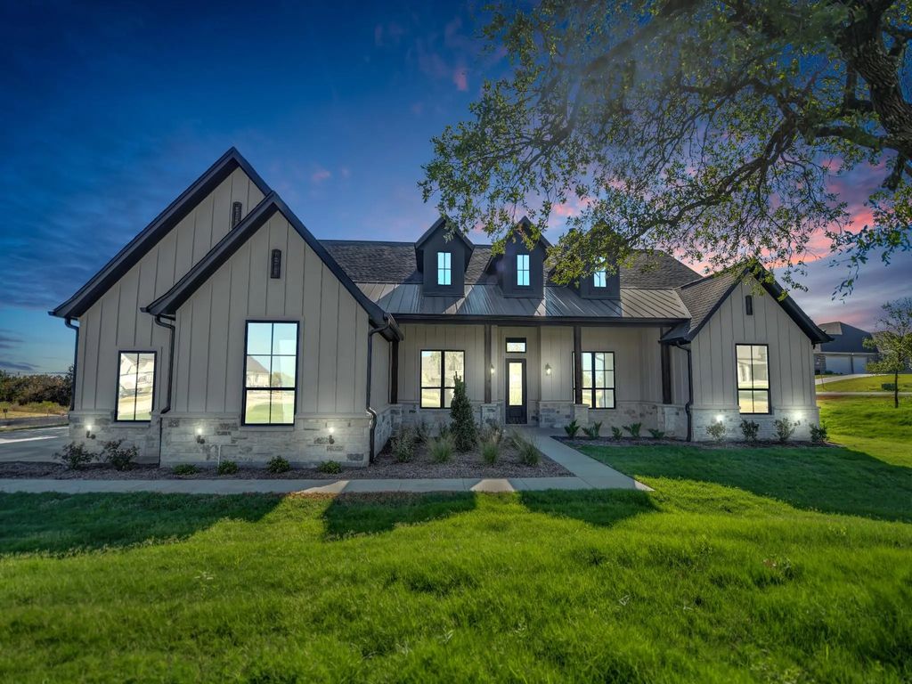 740 Burr Oak Lane, Weatherford