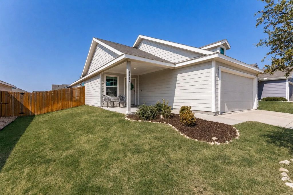 2717 Rosewater Lane, Fort Worth