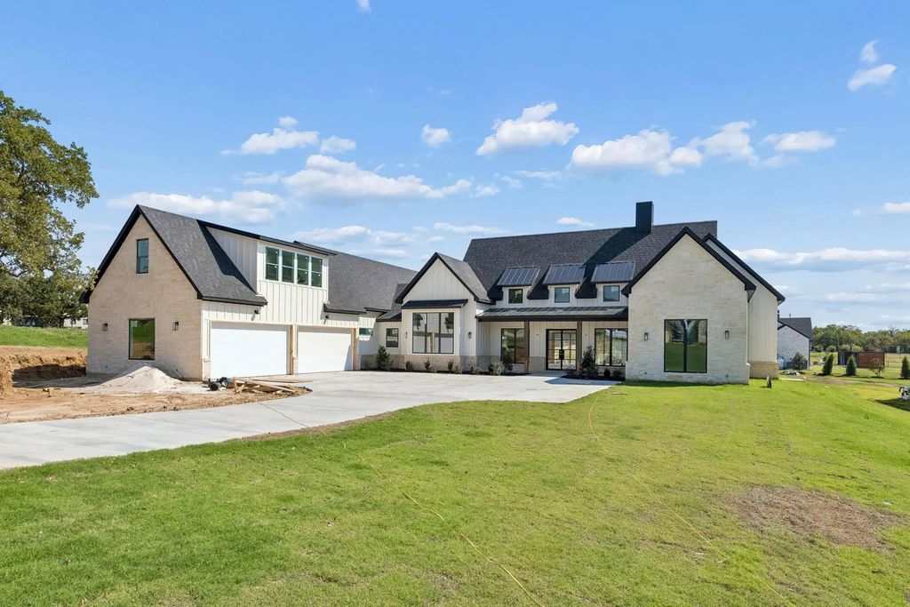 308 Mint Ridge Drive, Burleson