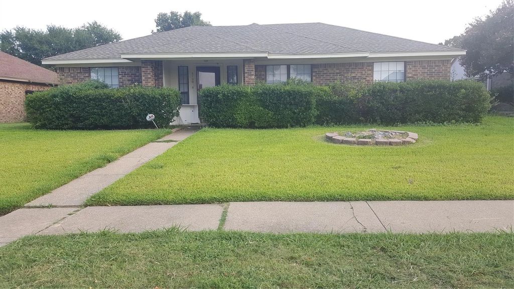 210 W Apollo Road, Garland