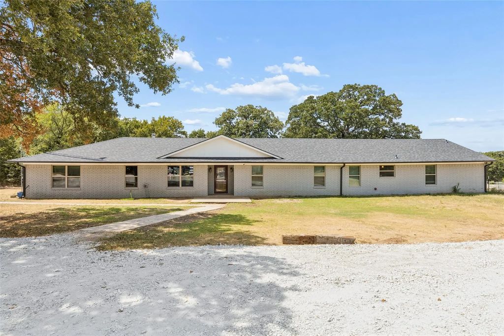 1111 Riley Road, Whitesboro