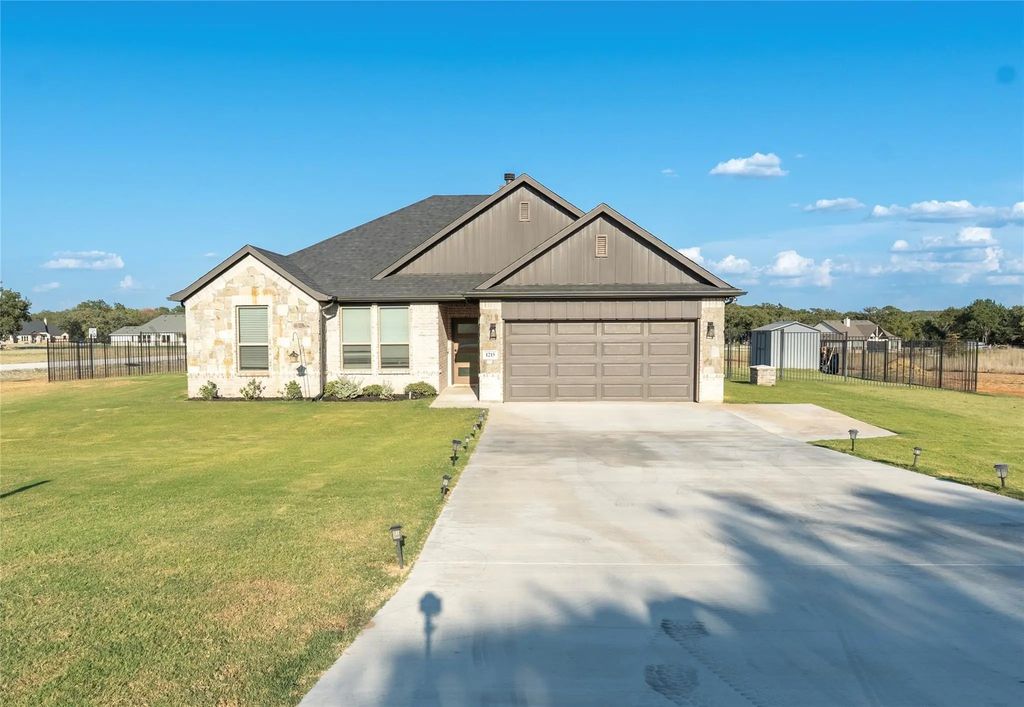 1215 Sanger, Springtown