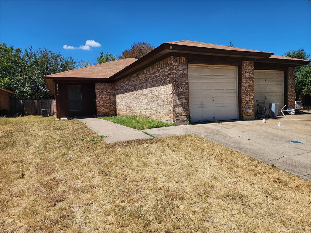 6702 S Creek Drive, Fort Worth