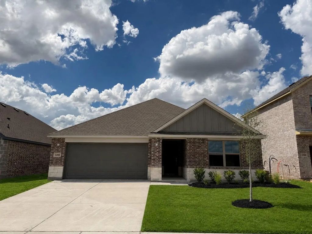 1208 Moon Ranch Road, Royse City