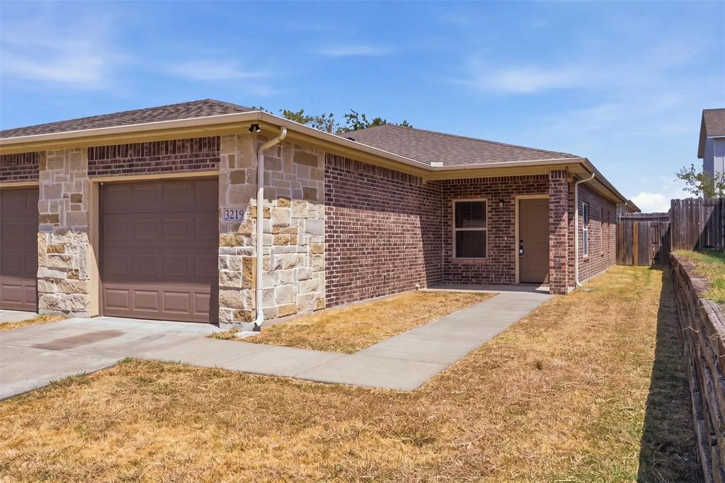 3217 Karen Street 3219, Fort Worth