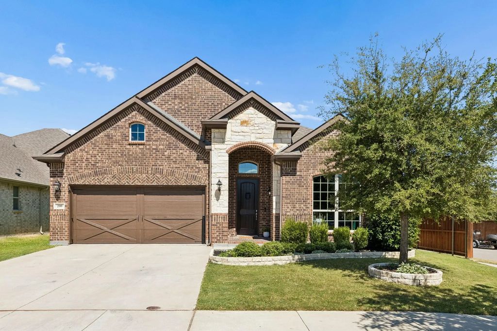 200 Gill Point Lane, Aledo